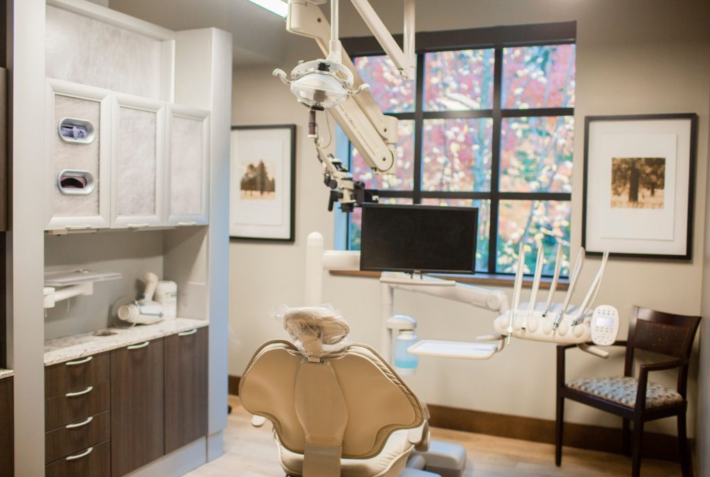 Pacific Endodontics patient room 
